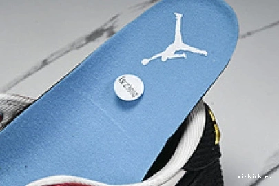 Room Home Trophy Low Jordan 1 OG Retro 1029